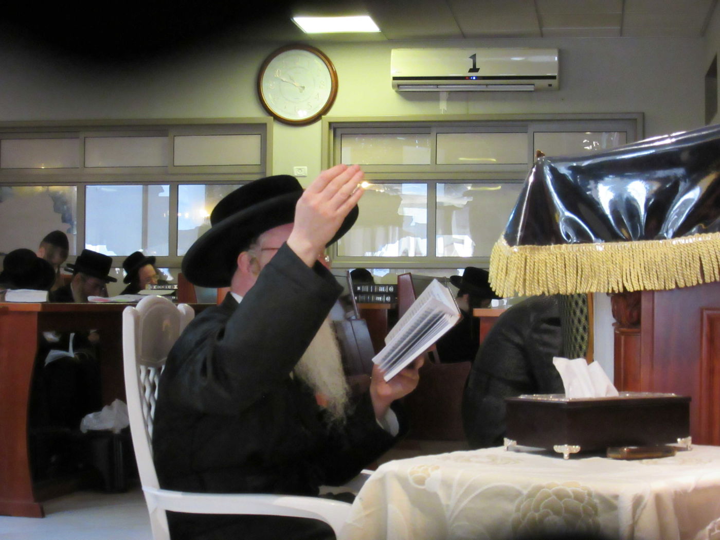 קינות וקידוש לבנה: ט' באב בקרעטשניף קרית גת