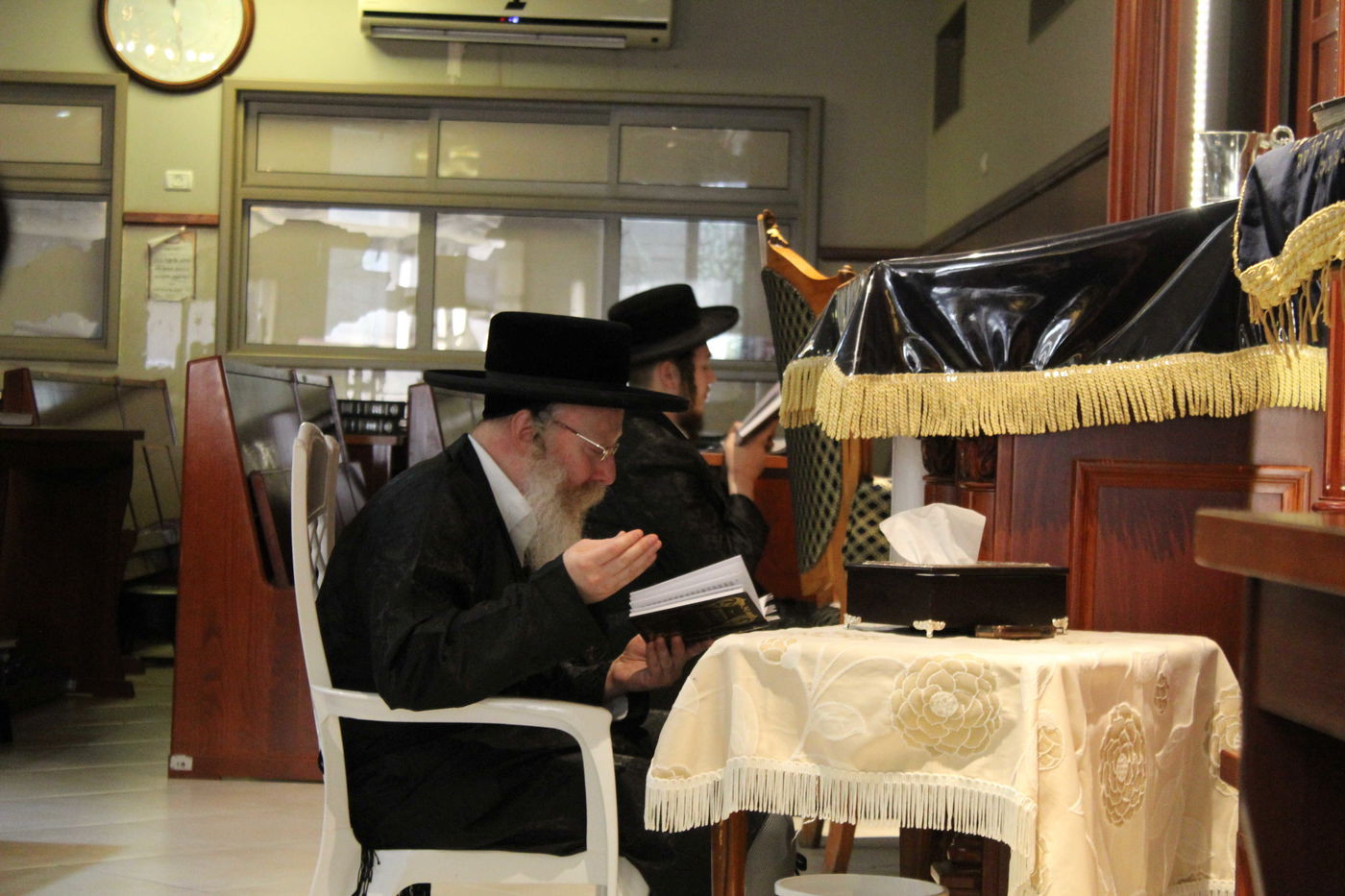 קינות וקידוש לבנה: ט' באב בקרעטשניף קרית גת