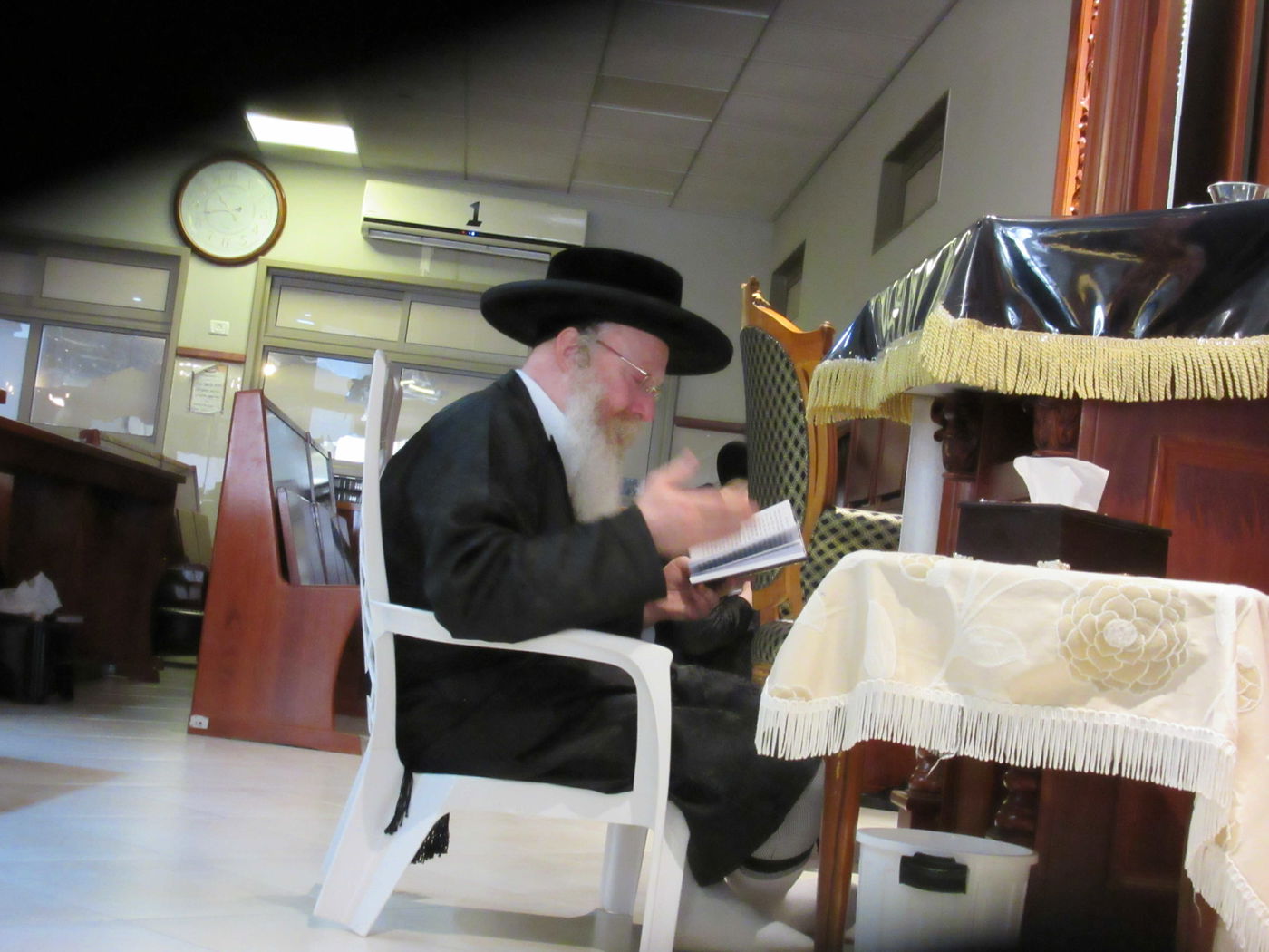 קינות וקידוש לבנה: ט' באב בקרעטשניף קרית גת