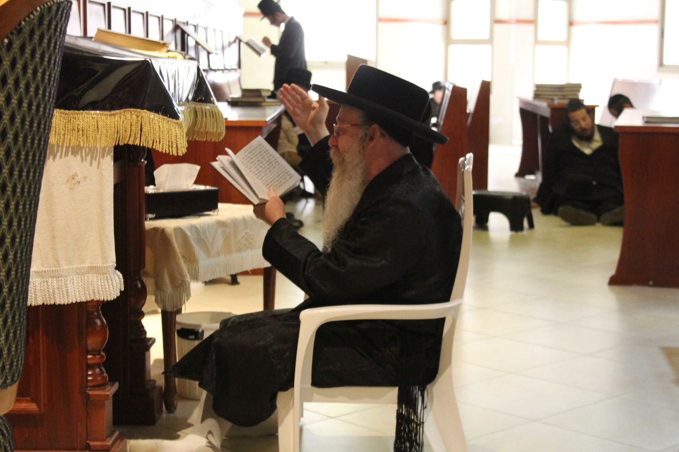 קינות וקידוש לבנה: ט' באב בקרעטשניף קרית גת