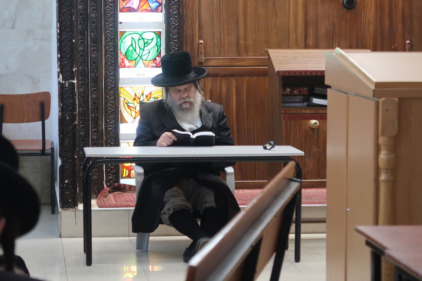 האדמו"רים מנדבורנה ביתר ובוסטון באמירת קינות