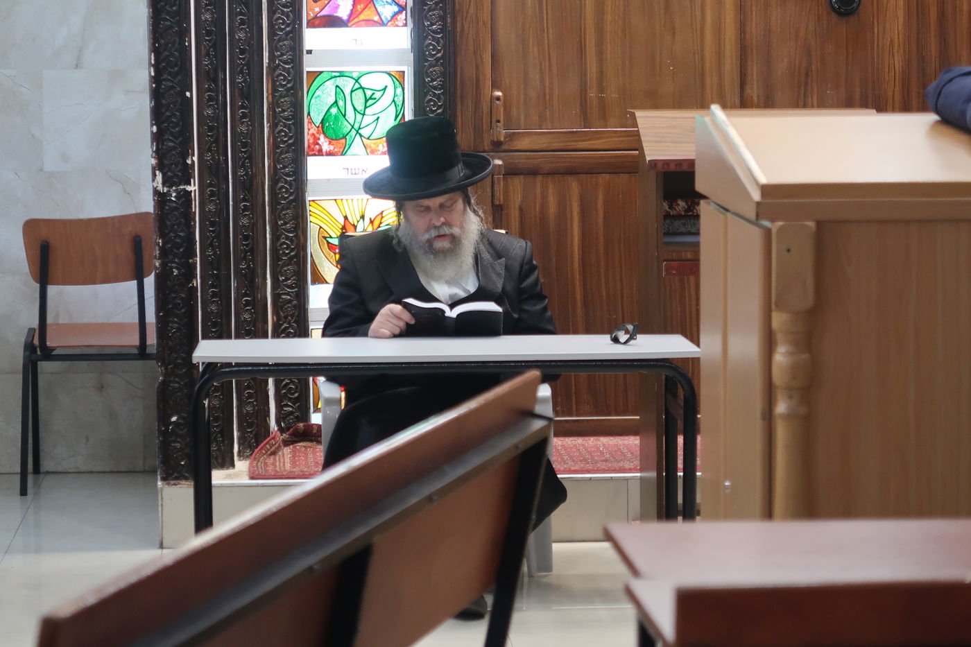 האדמו"רים מנדבורנה ביתר ובוסטון באמירת קינות