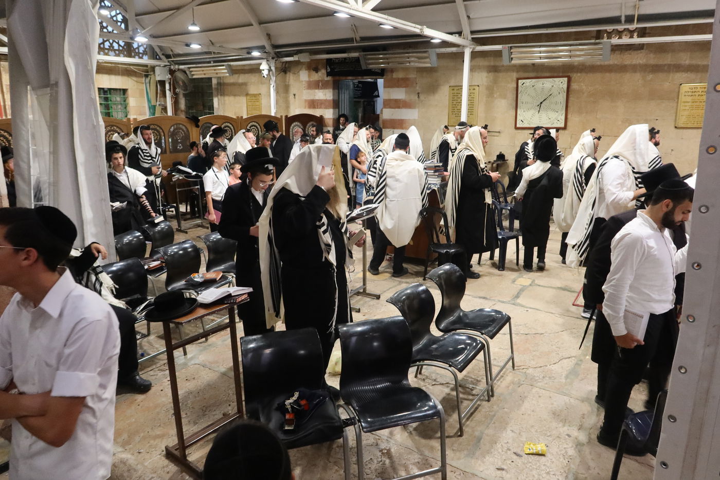 תיעוד: תשעה באב במערת המכפלה