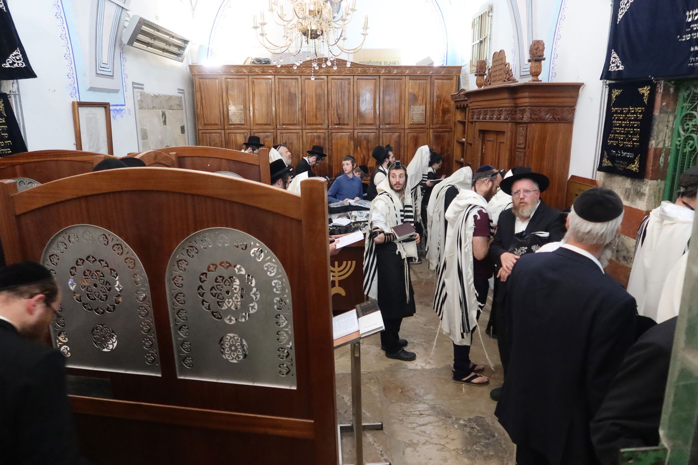 תיעוד: תשעה באב במערת המכפלה