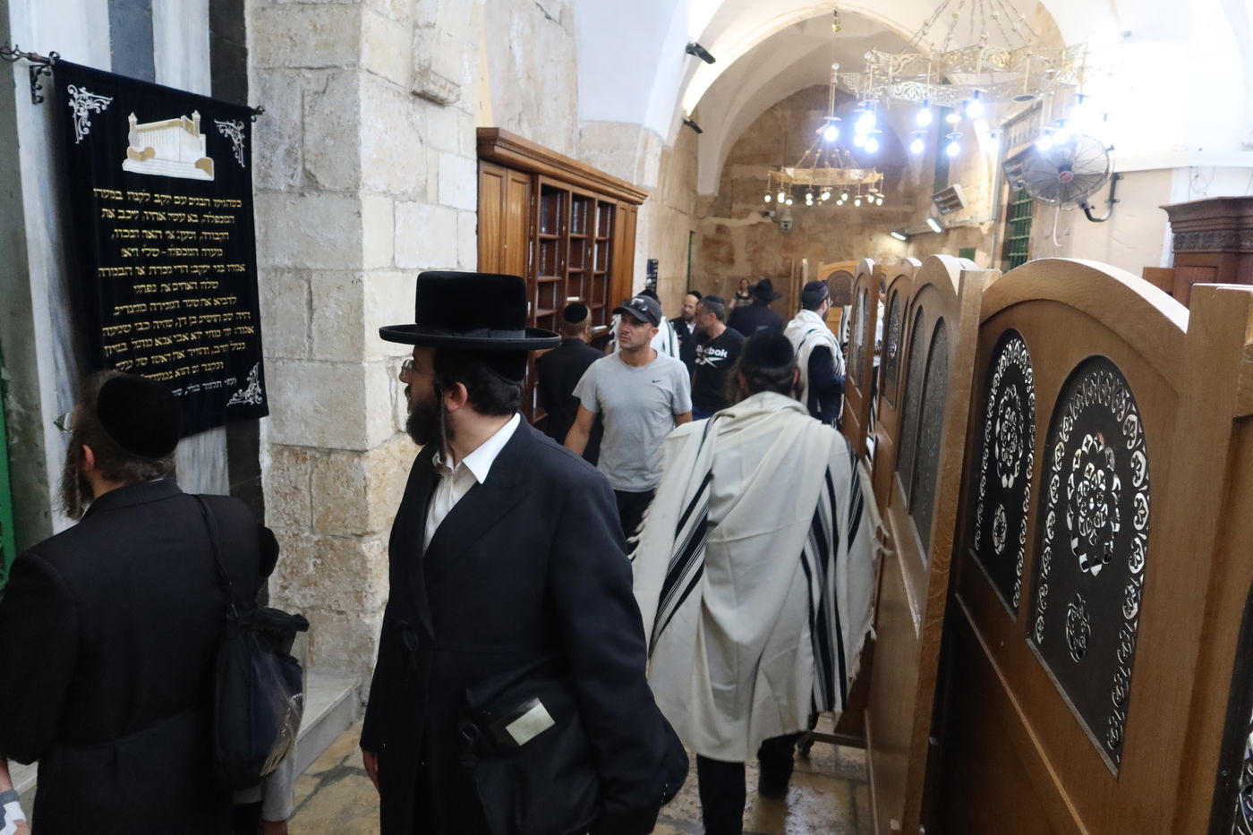 תיעוד: תשעה באב במערת המכפלה