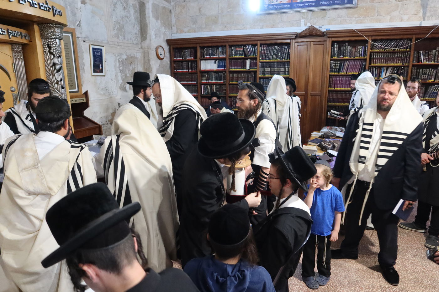 תיעוד: תשעה באב במערת המכפלה