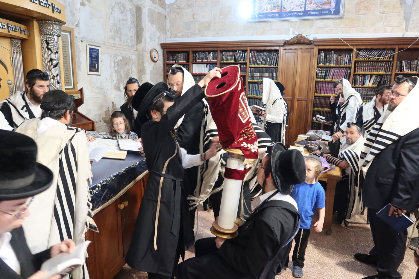 תיעוד: תשעה באב במערת המכפלה