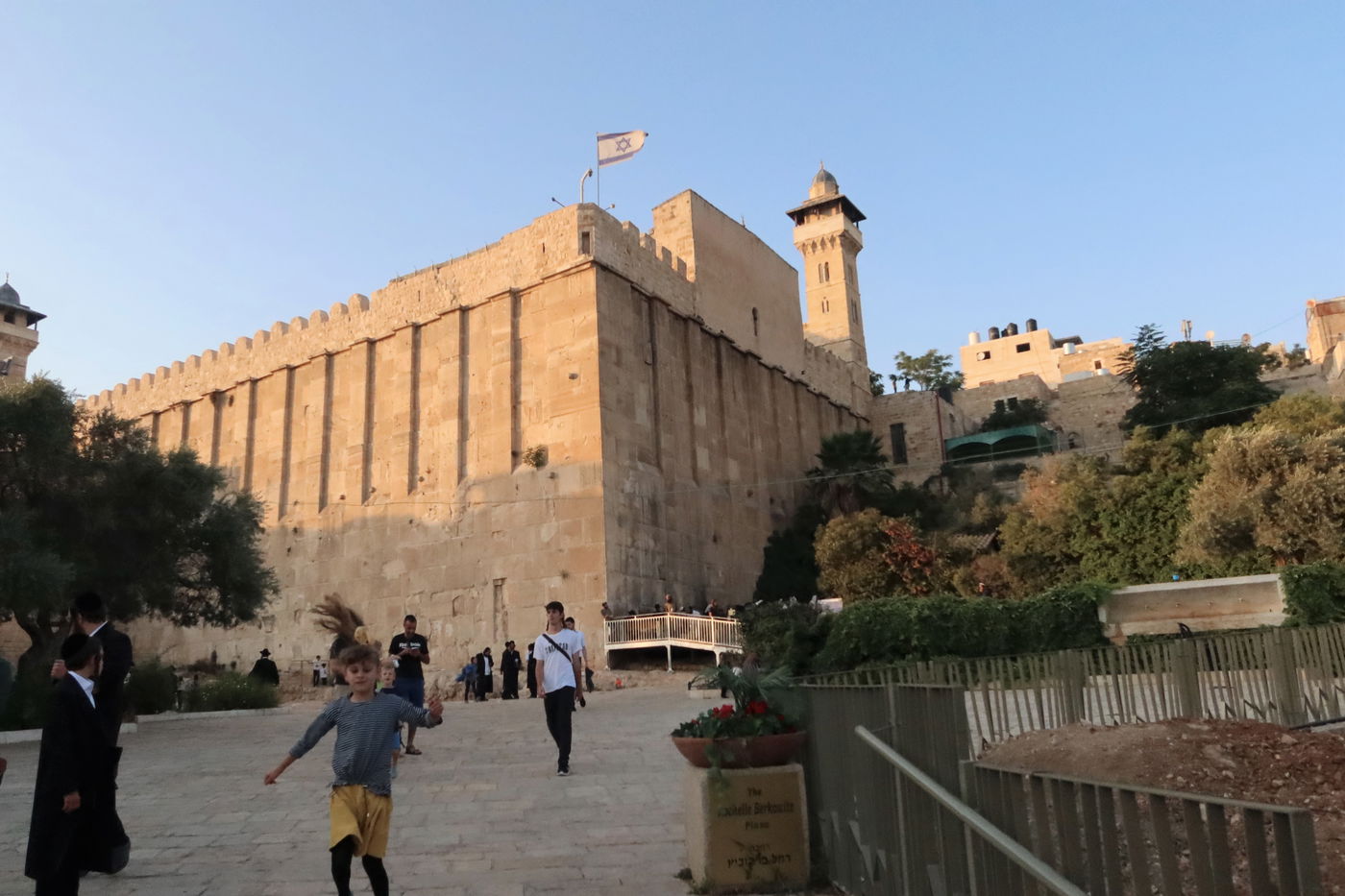 תיעוד: תשעה באב במערת המכפלה