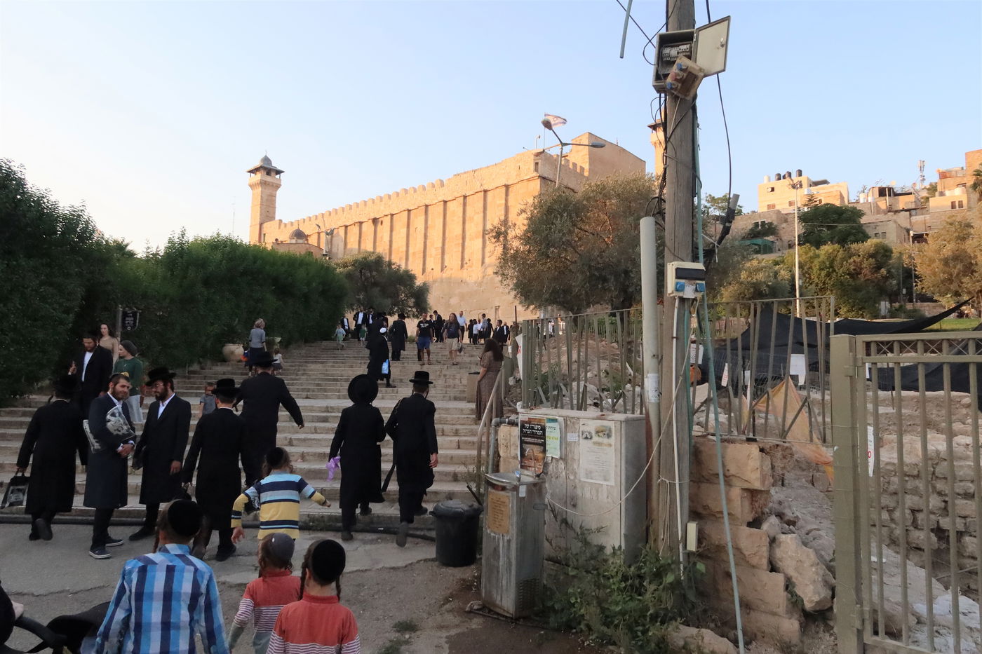 תיעוד: תשעה באב במערת המכפלה