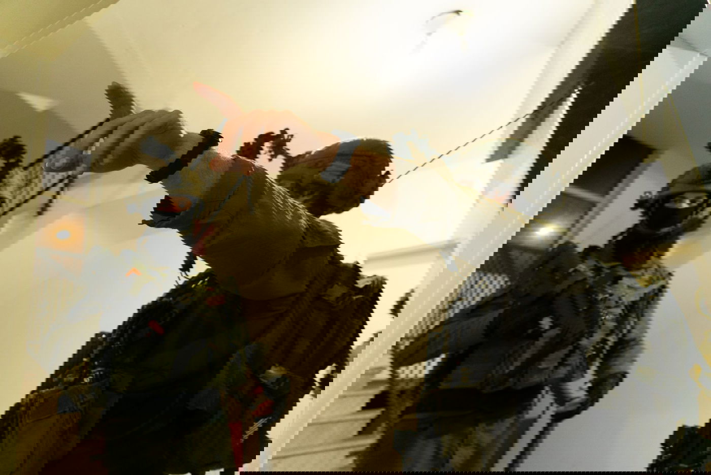 ארבעה מבוקשים נעצרו, הלוחמים הותקפו