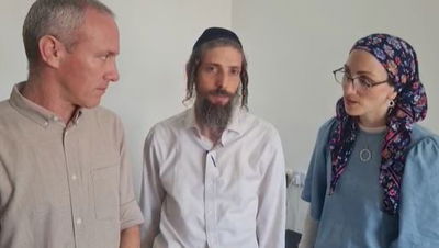 השר טרופר בבית משפחת קליינרמן