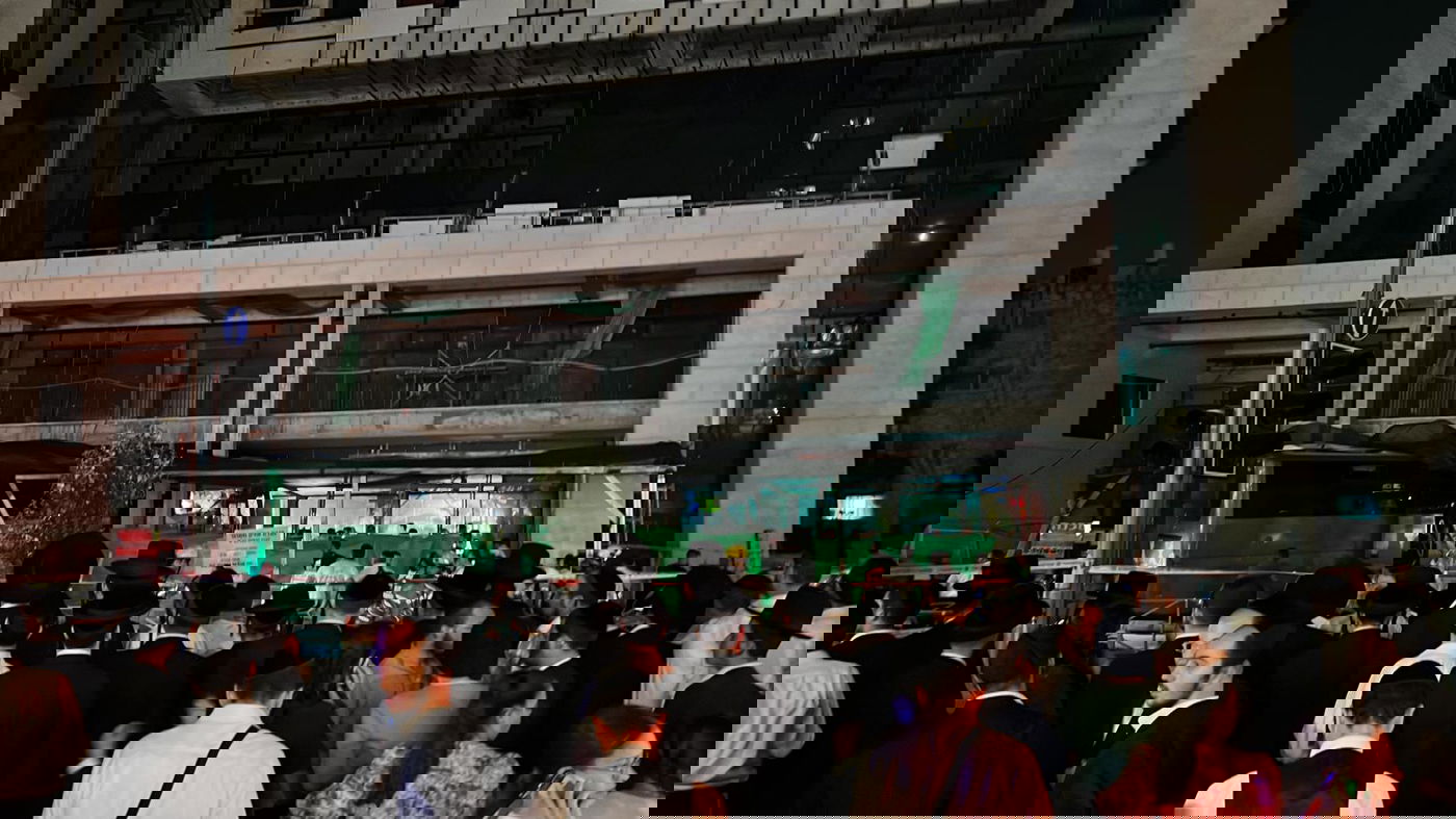 נהג אוטובוס איבד שליטה והתנגש במבנה; גבר בן 70 נהרג