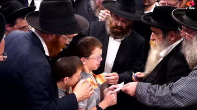 אוי!!! יתומי משפחת גלושטיין בקריעה על אמם ע"ה • צפו