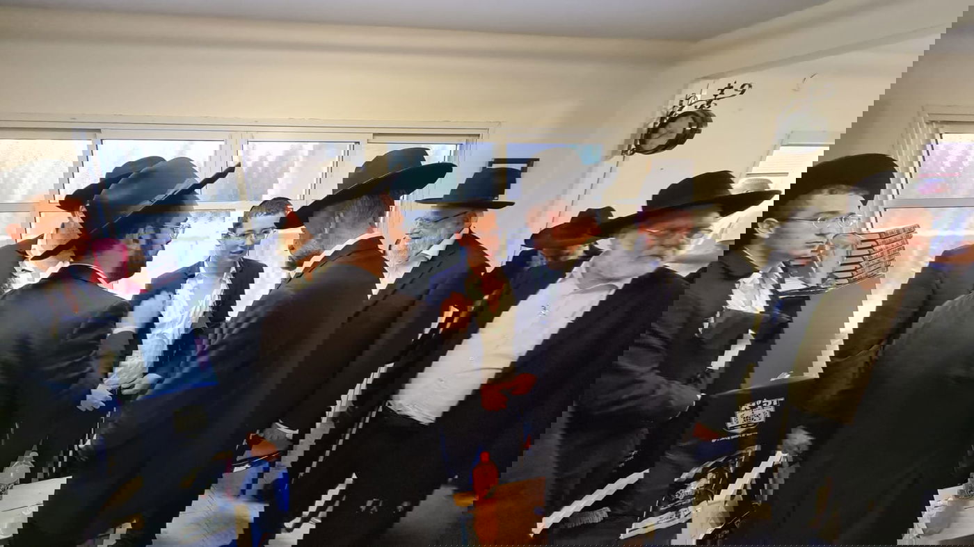 ח"כ אורי מקלב הגיע הערב לניחום אבלים