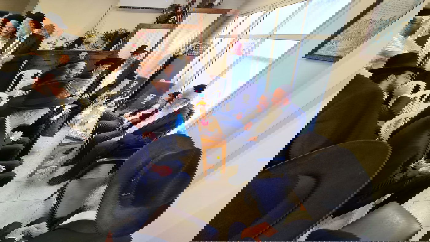 ח"כ אורי מקלב הגיע הערב לניחום אבלים