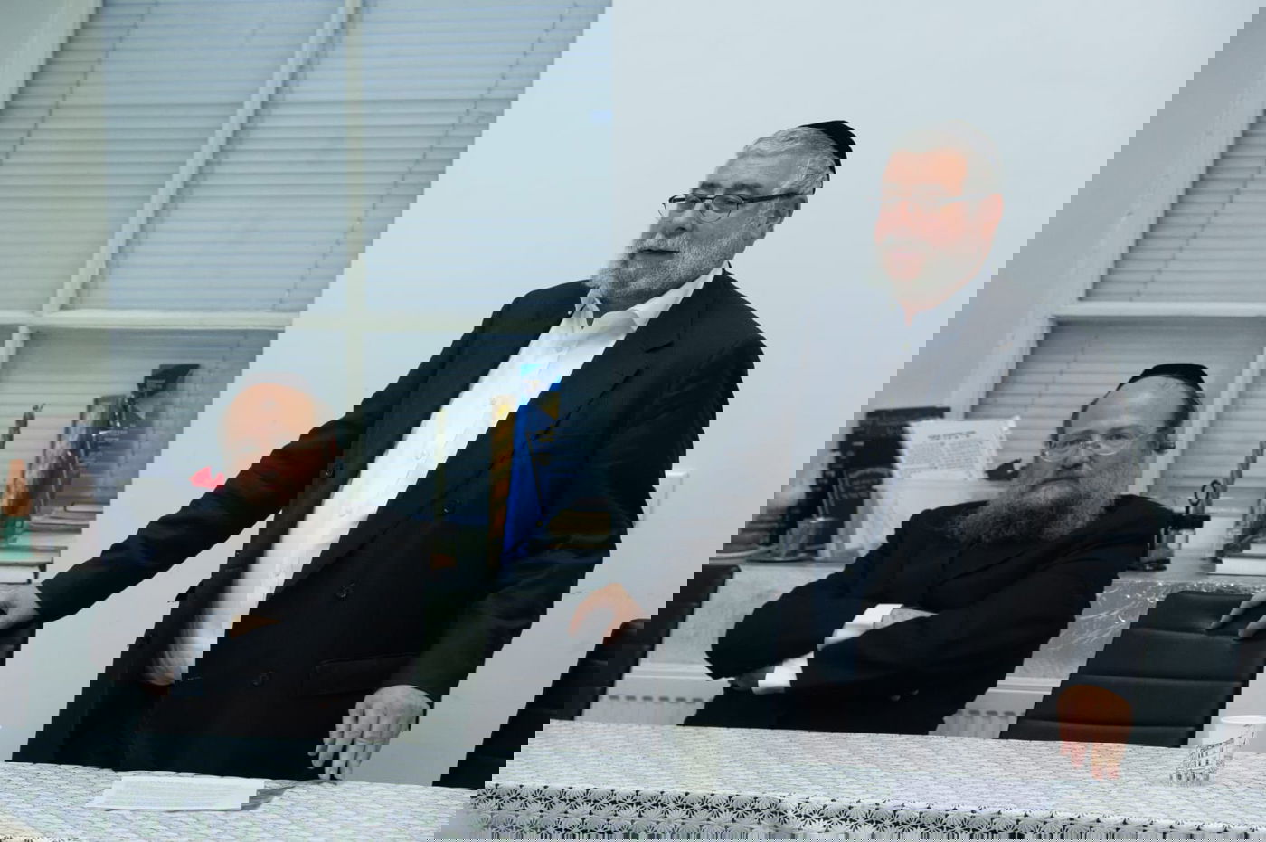 הגאון רבי פנחס גולדשמידט ביקר את הפליטים | תיעוד