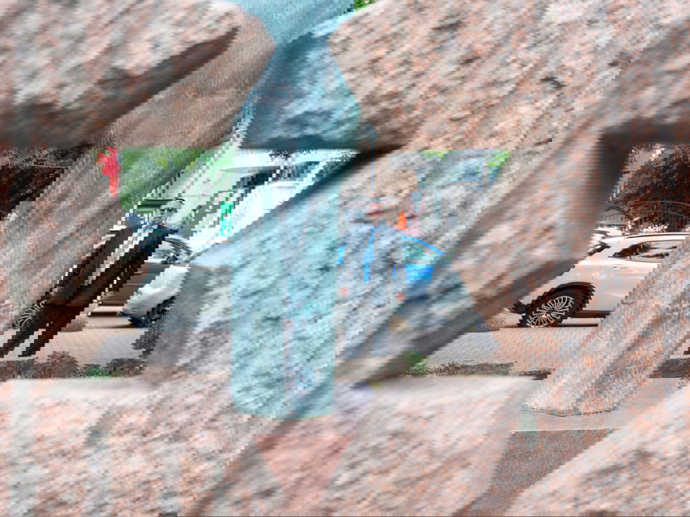 הגאון רבי פנחס גולדשמידט ביקר את הפליטים | תיעוד