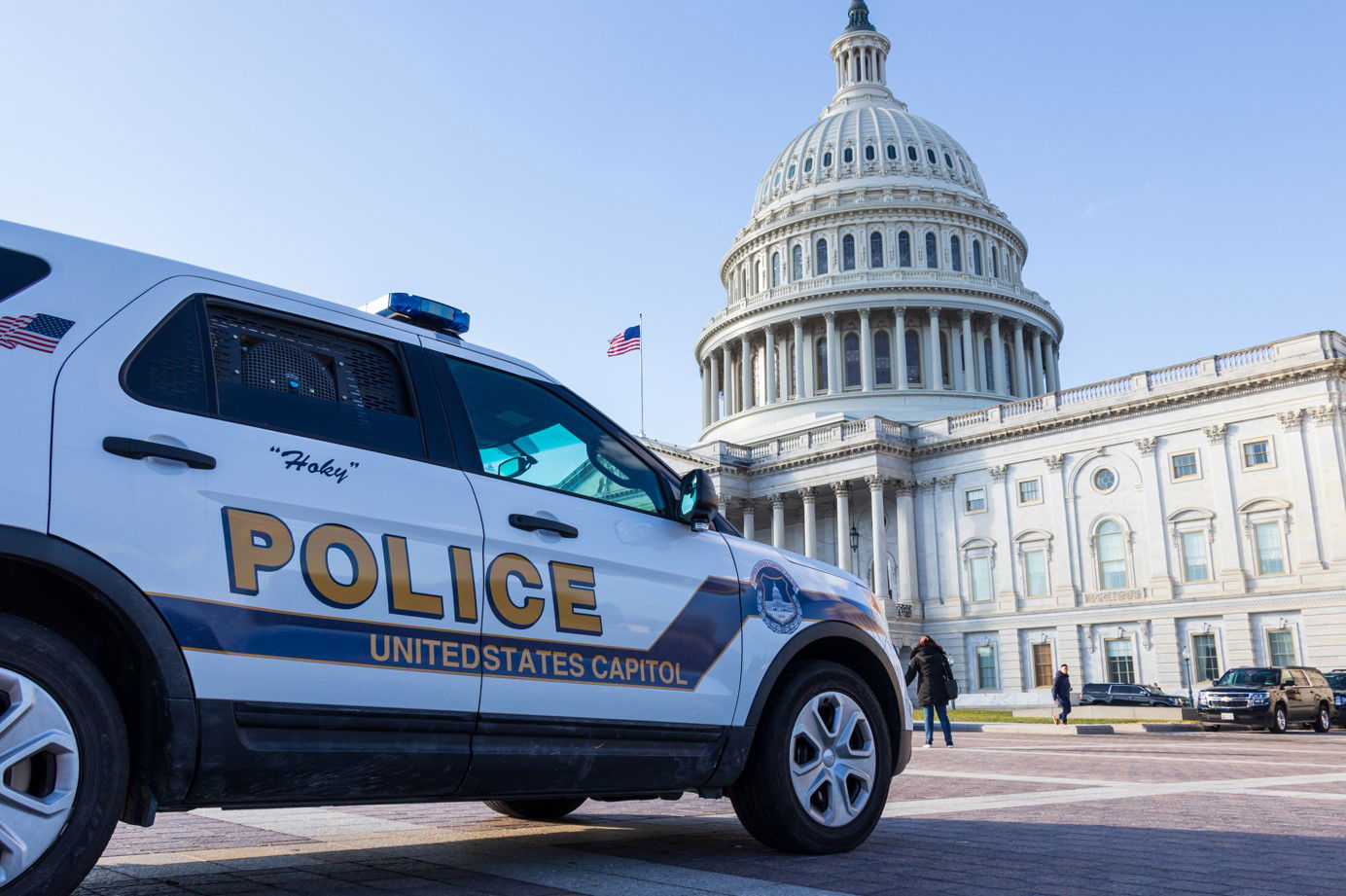 ירה לכל הכיוונים מהמכונית הבוערת והתאבד