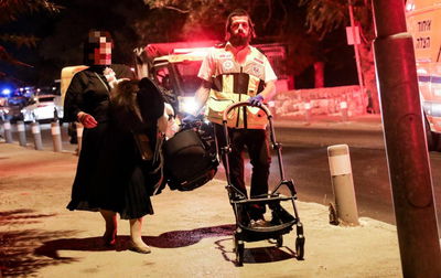 ירי על אוטובוס, משפחה חרדית ואישה הרה; המחבל נלכד | דקה אחר דקה