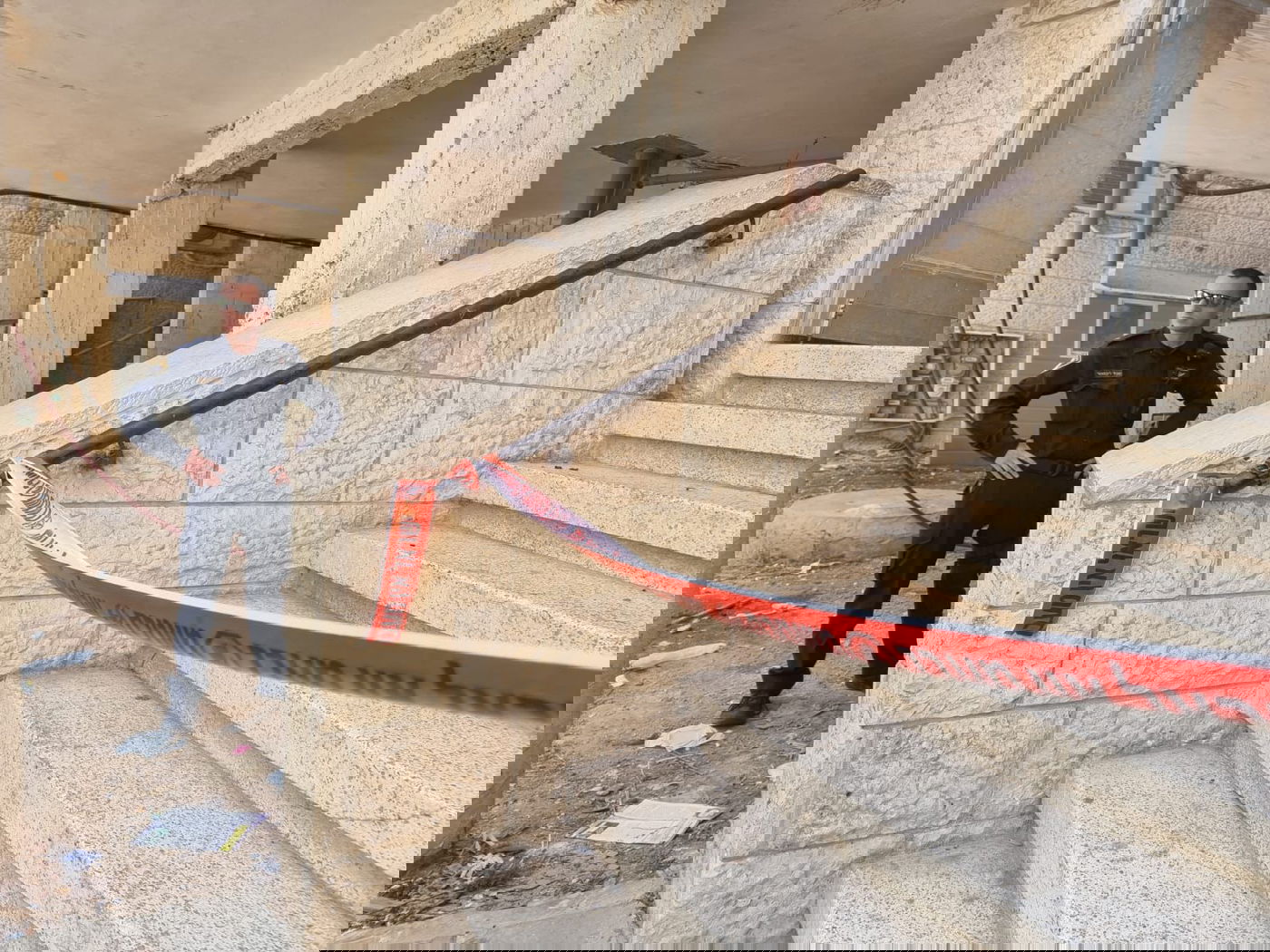 כוחות משטרה סמוך לבית המשפחה