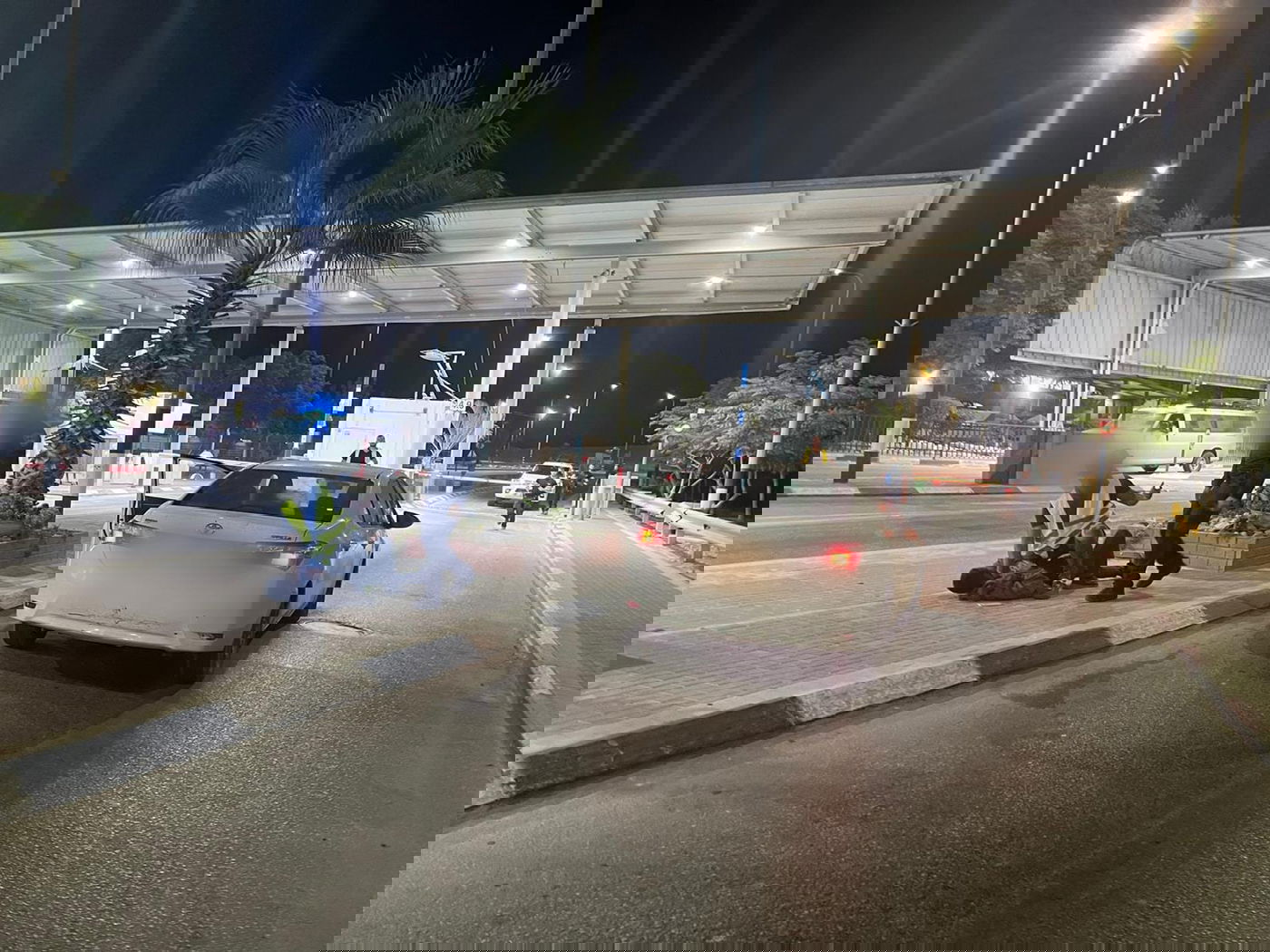 מרדף בכביש, 2 בלשים נפצעו: כך נתפסו גנבי הרכבים