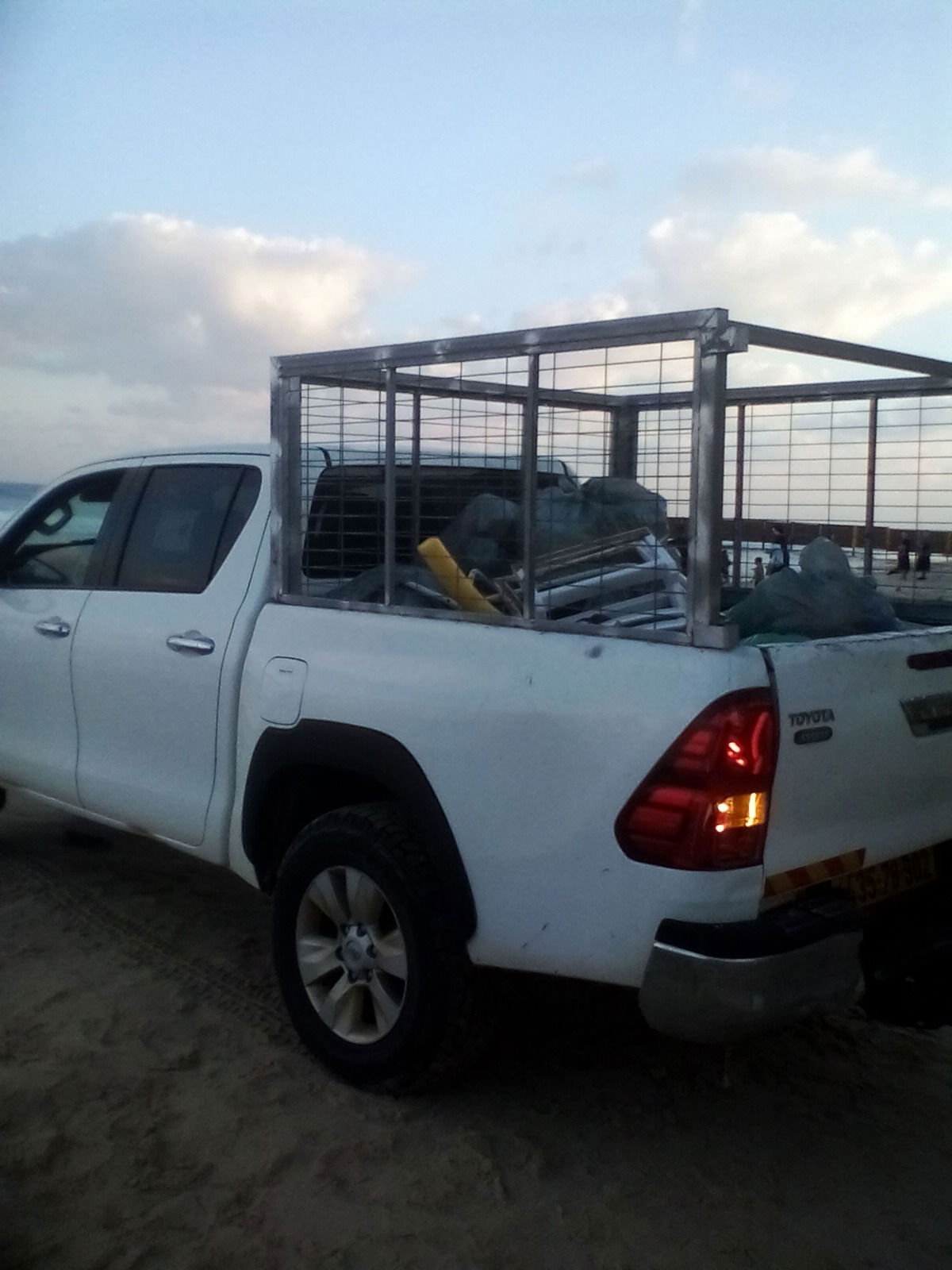 חילול השם מיותר בחוף הים הנפרד בנתניה