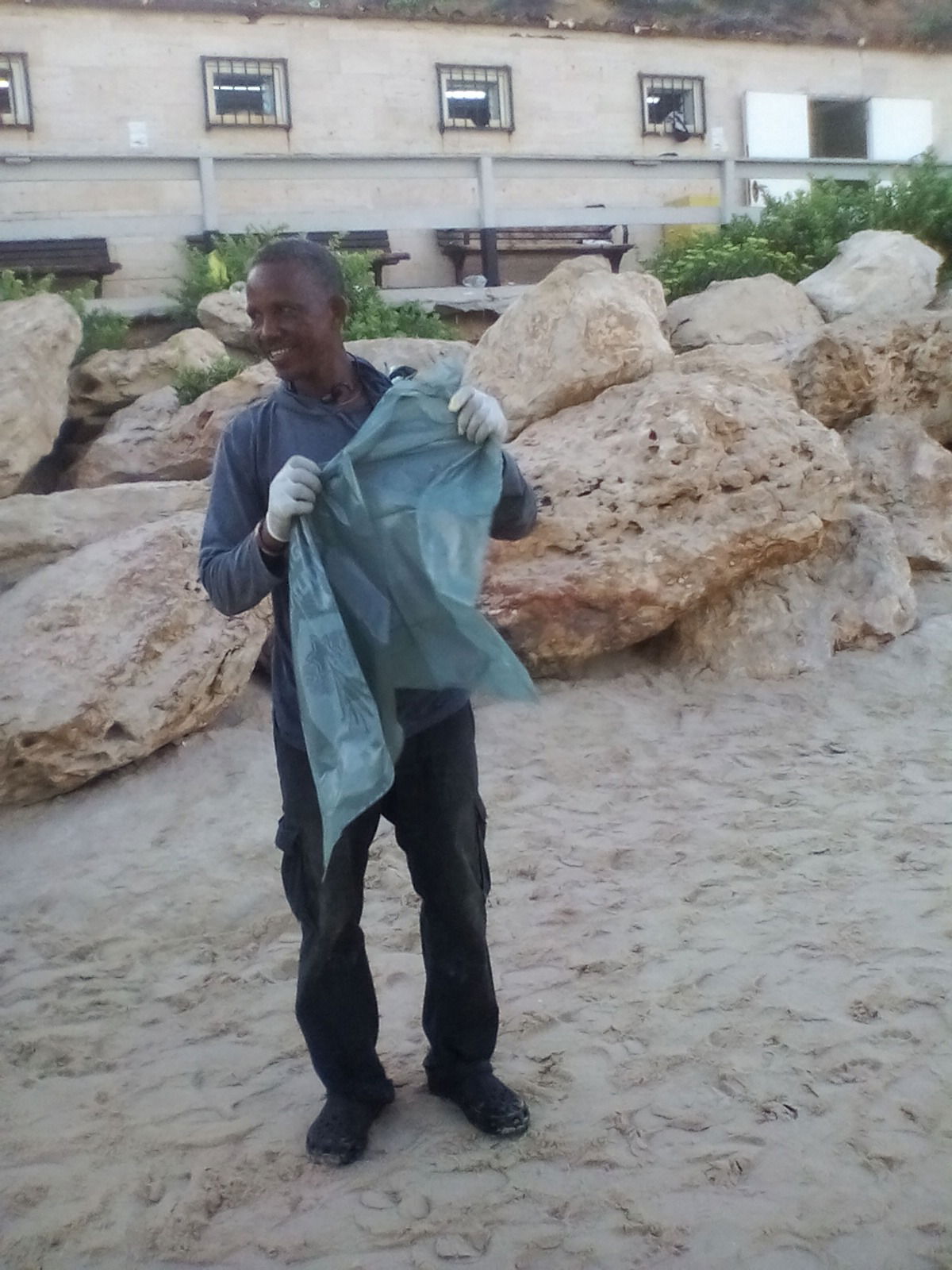 חילול השם מיותר בחוף הים הנפרד בנתניה