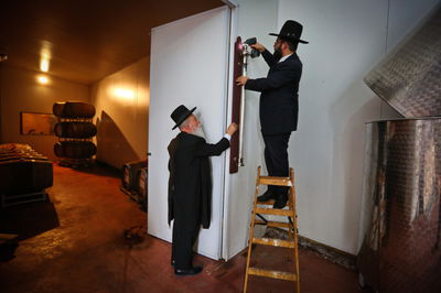 עקב: מהפך המזוזה // הרב מנחם ישראלי