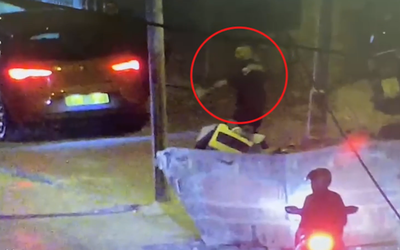 יידה אבנים לעבר שוטרים ובית מגורים בסילוואן - ונעצר