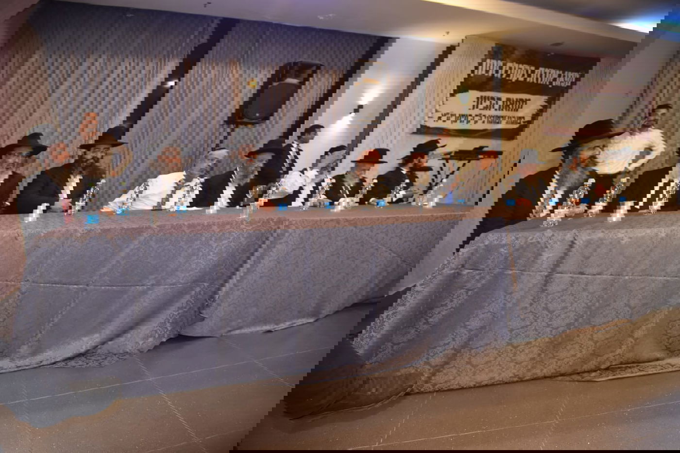 מאות תימנים מחו בראש העין: "אנו עדה קדושה" • צפו