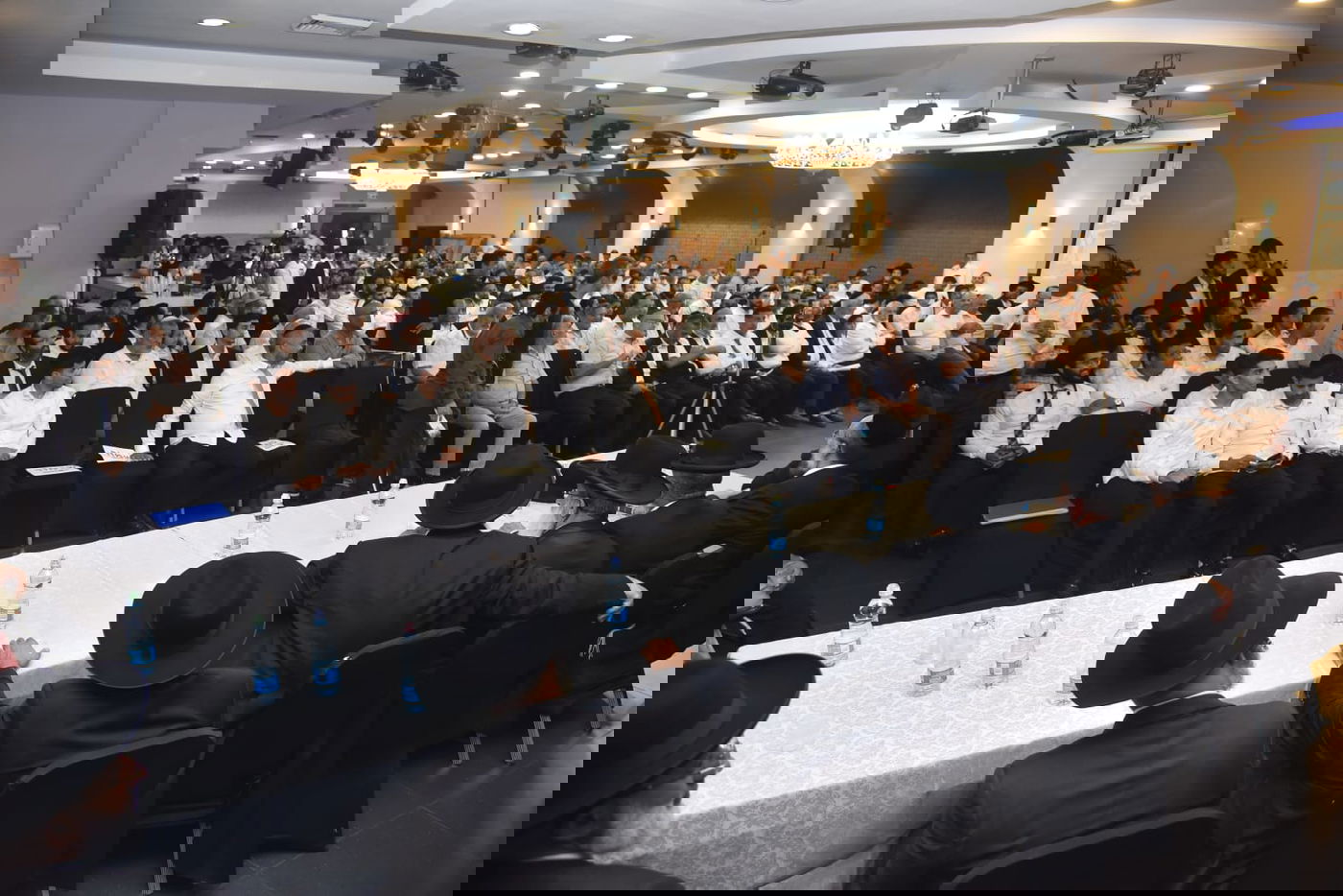 מאות תימנים מחו בראש העין: "אנו עדה קדושה" • צפו