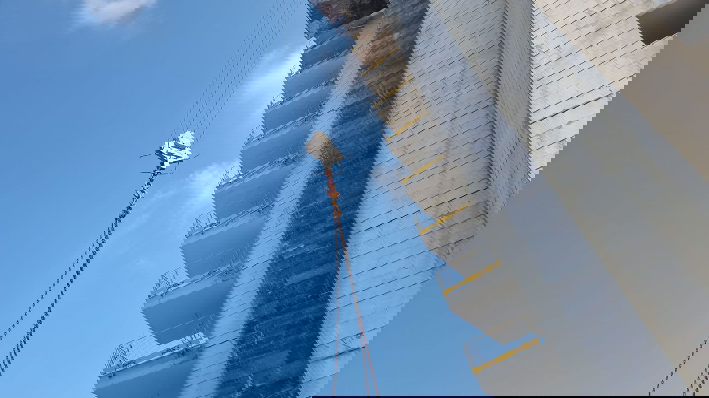 מעלית נפלה מגובה 12 קומות ומחצה למוות שני פועלים