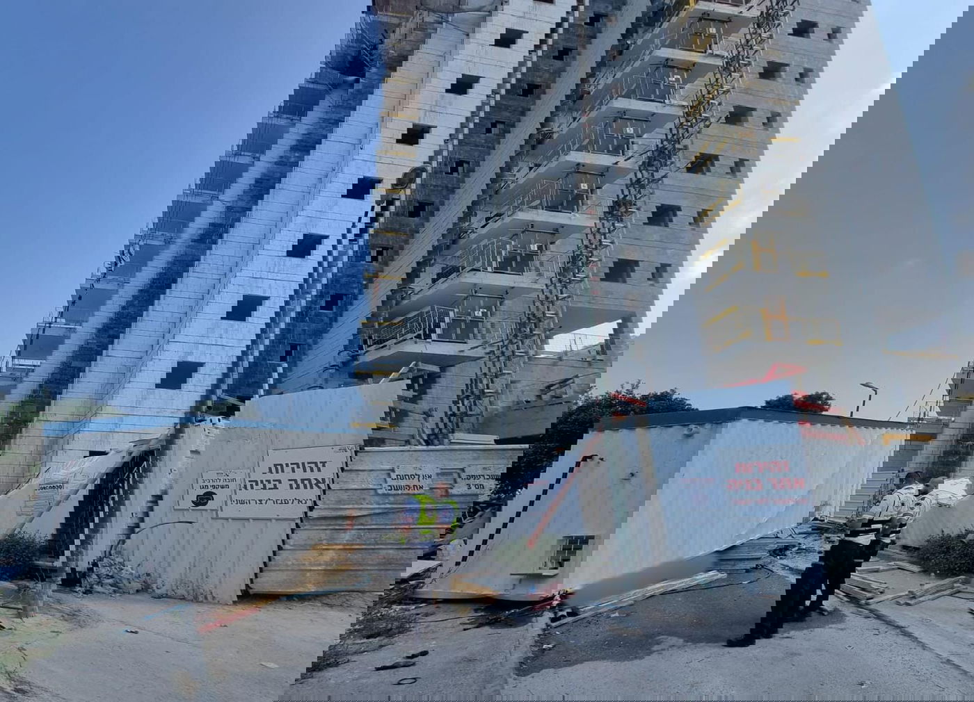 מעלית נפלה מגובה 12 קומות ומחצה למוות שני פועלים