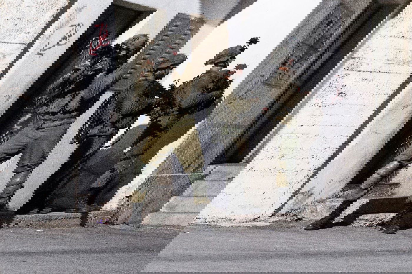 8 מבוקשים נעצרו: אבנים ובקבוקי תבערה על הלוחמים