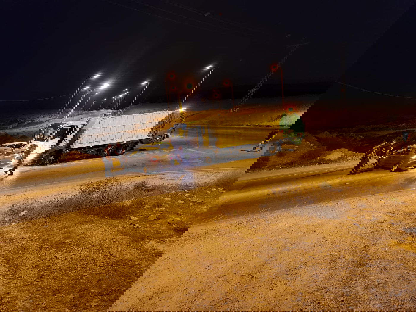 בדואים גנבו משאית אשפה וברחו בנסיעה פרועה