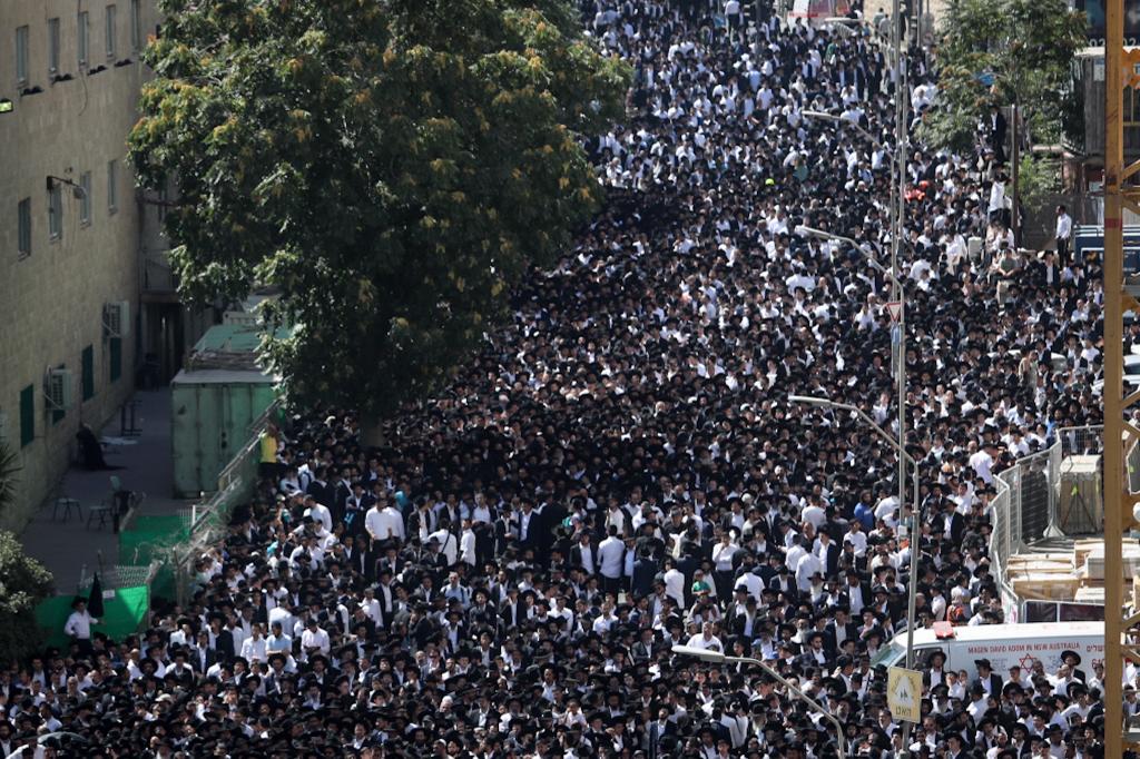 שידור חוזר | מסע הלוויתו של נשיא המועצת הגאון חכם שלום כהן זצוק"ל