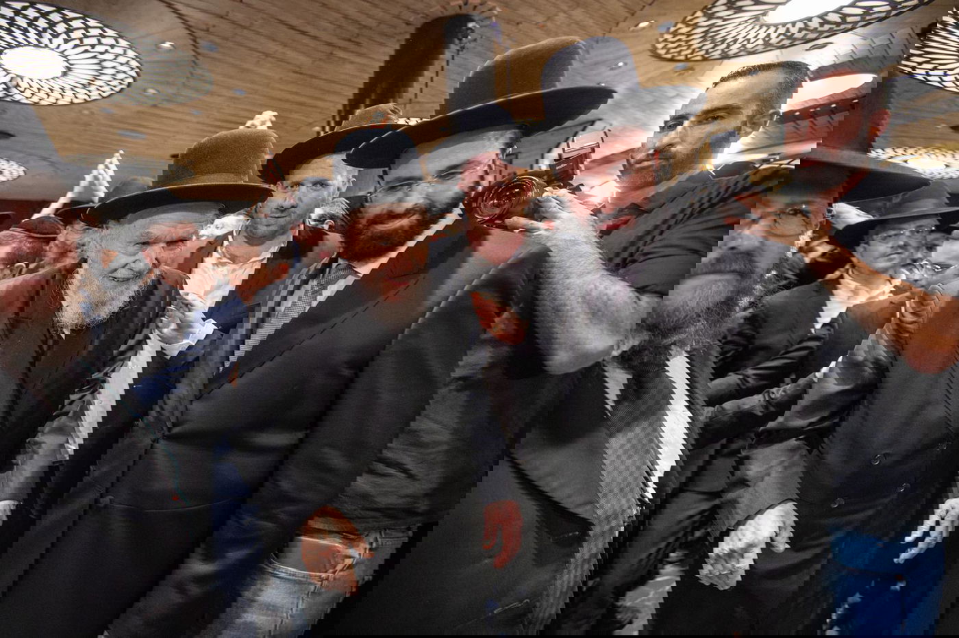 שמחת הנישואין לבן ר"י 'מגדל עוז', הרה"ג יחזקאל אתרוג • תיעוד