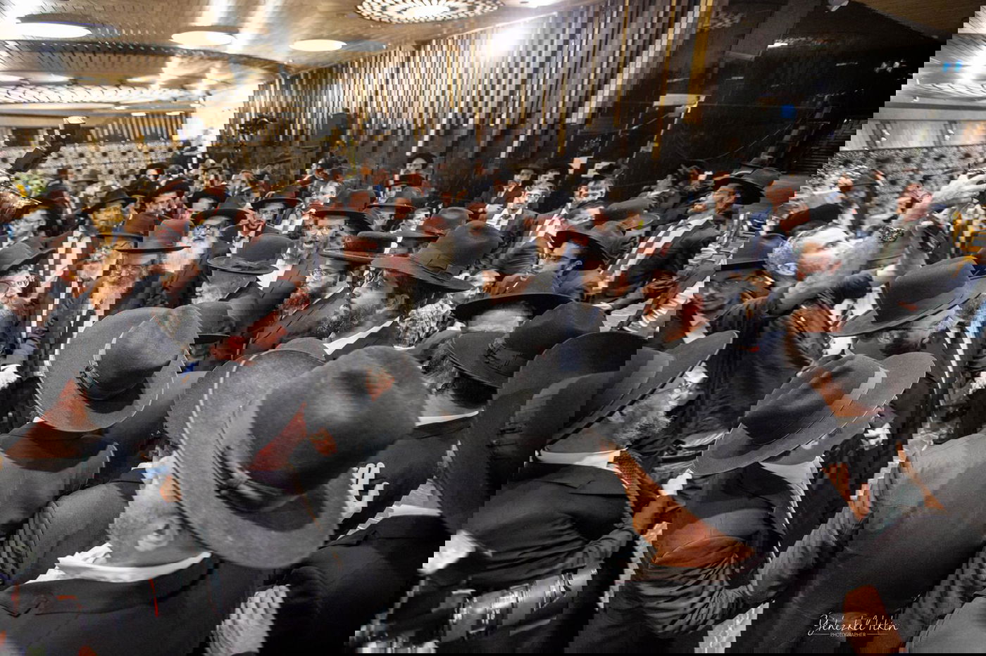 שמחת הנישואין לבן ר"י 'מגדל עוז', הרה"ג יחזקאל אתרוג • תיעוד