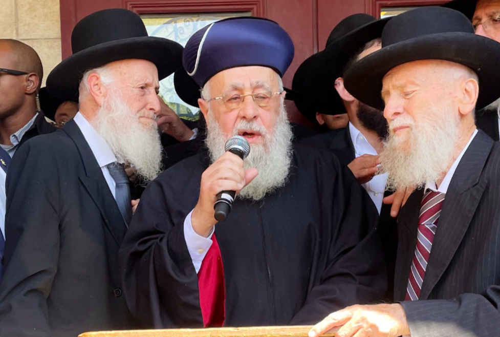 הראשון לציון סופד בהלוויה, אתמול