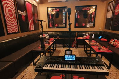 מתחם הקריוקי של קוקה-קולה