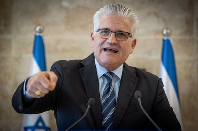 אלי אבידר. ירוץ עם מנסור עבאס?