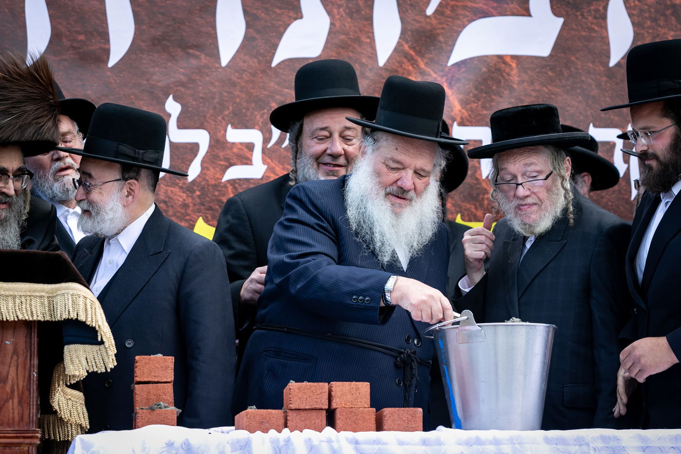 האדמו"ר מסאטמר הגיע לביקור במחנות הקיץ בניו יורק