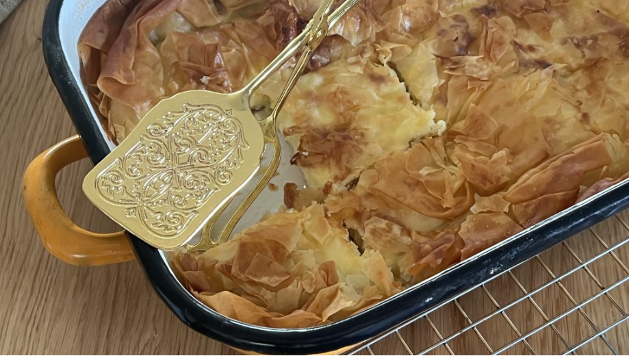 משגע: טירופיטה בתבנית - מאפה פילו וגבינות מלוחות