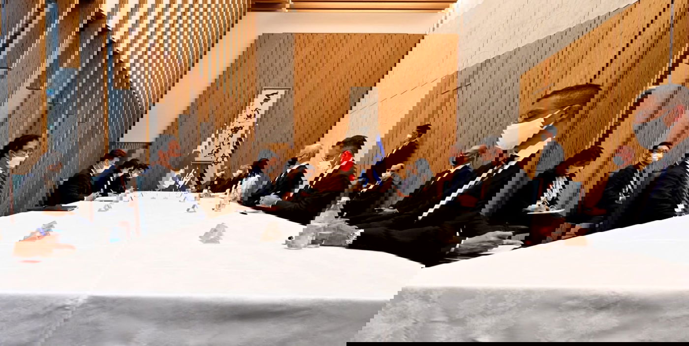 עשר שנות יחסים דיפלומטיים: בני גנץ נחת ביפן | צפו