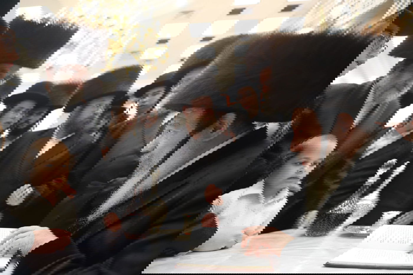 מראות חייו של האדמו"ר מזוועהיל זצ"ל |  גלריה