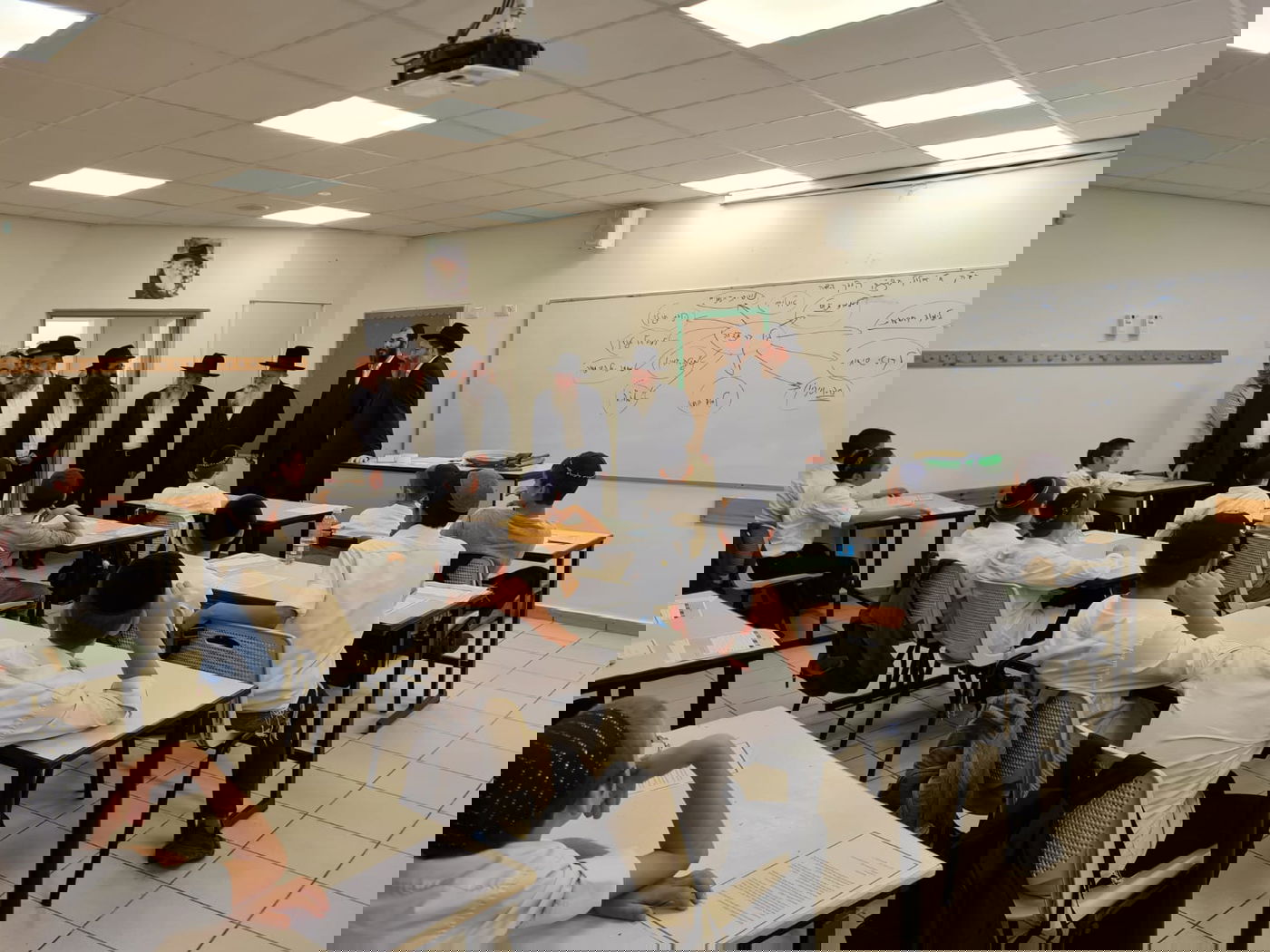 קורץ לחב"דניקים? יצחק גולדקנופף פתח את השנה בכפר