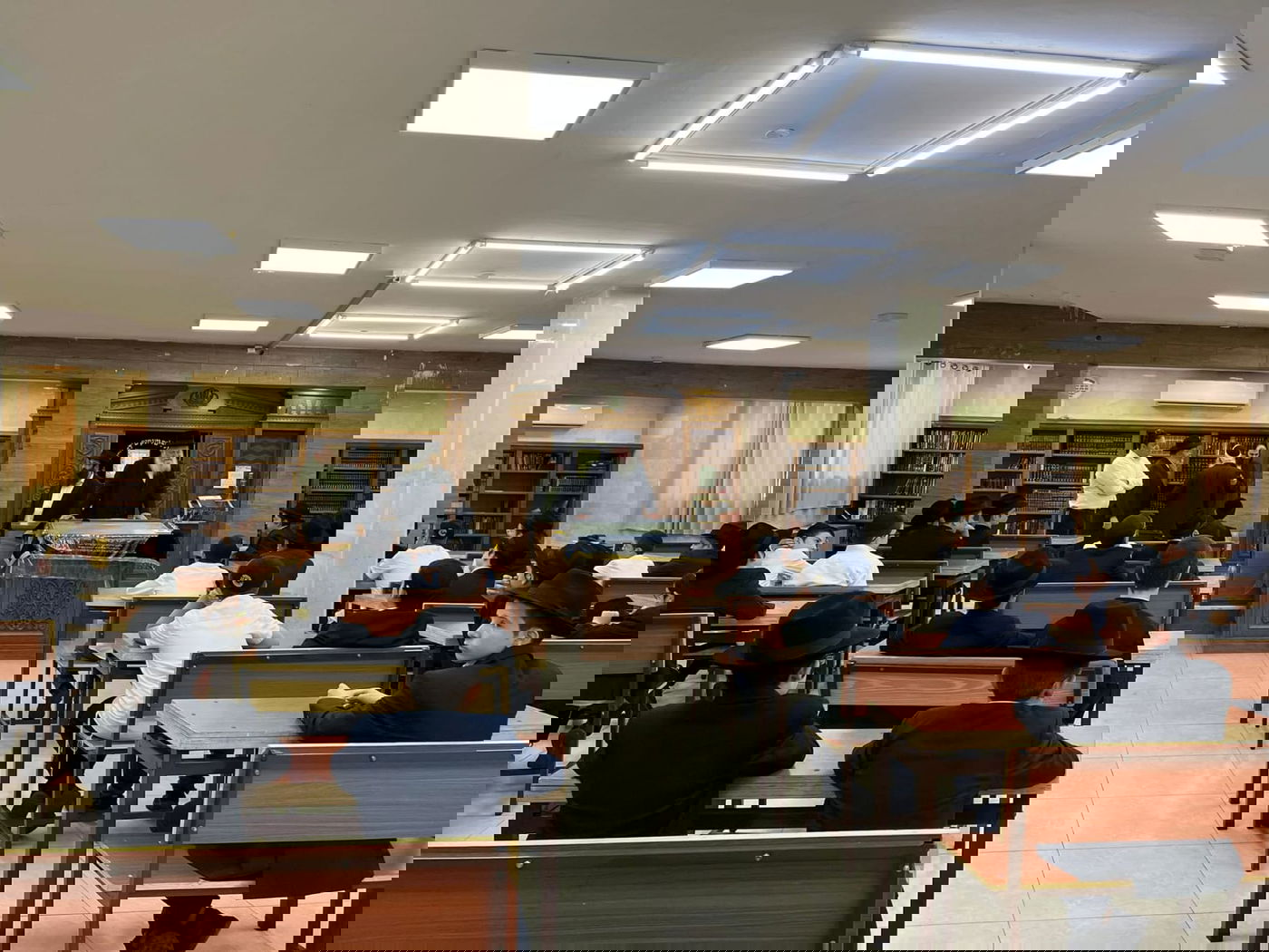 קורץ לחב"דניקים? יצחק גולדקנופף פתח את השנה בכפר