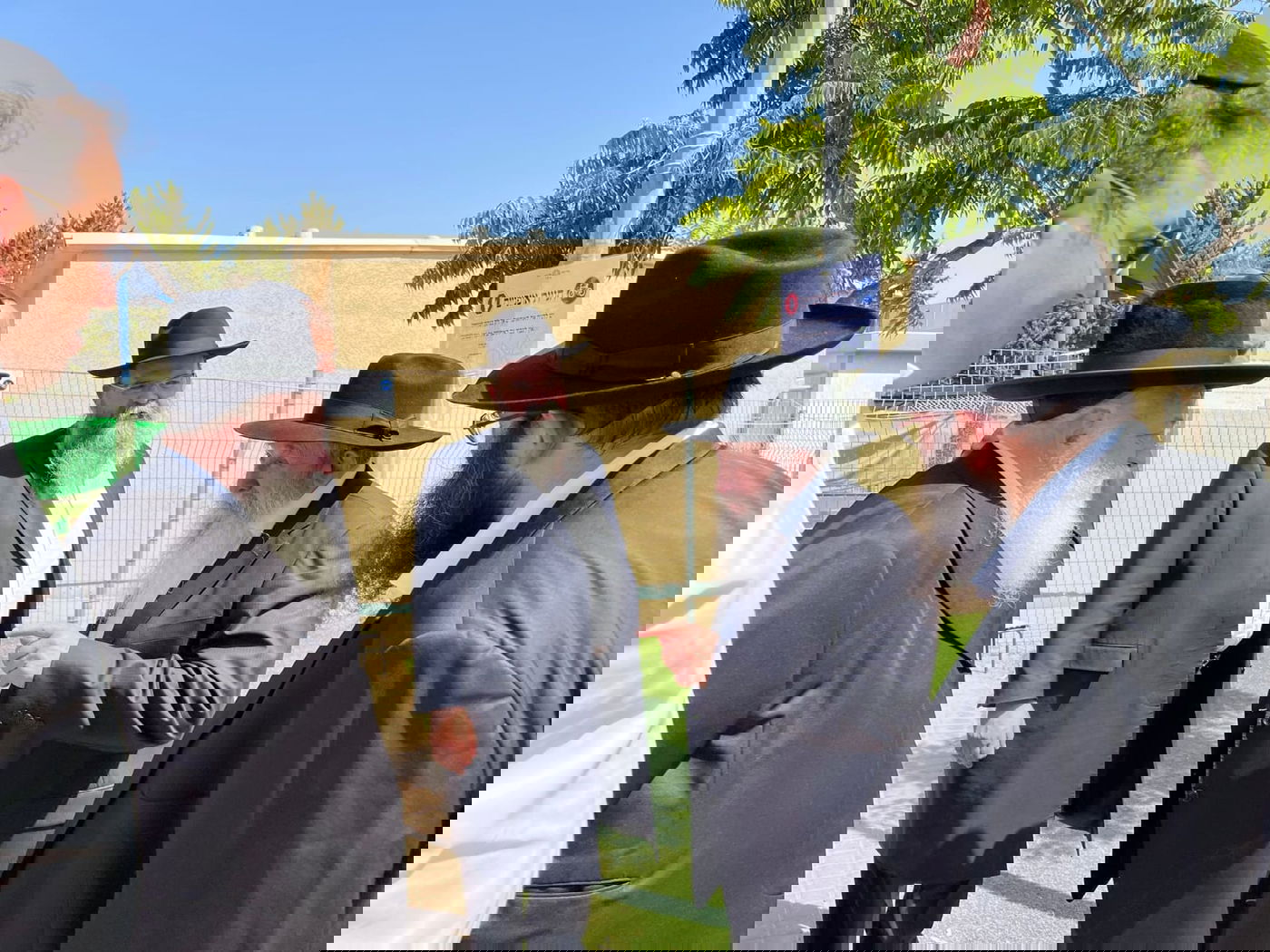 קורץ לחב"דניקים? יצחק גולדקנופף פתח את השנה בכפר