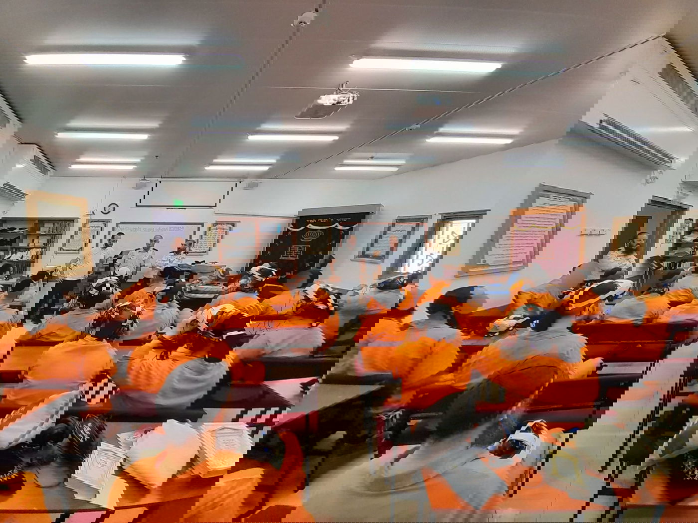 תיעוד: האסירים סיירו בפולין - מבין כותלי הכלא