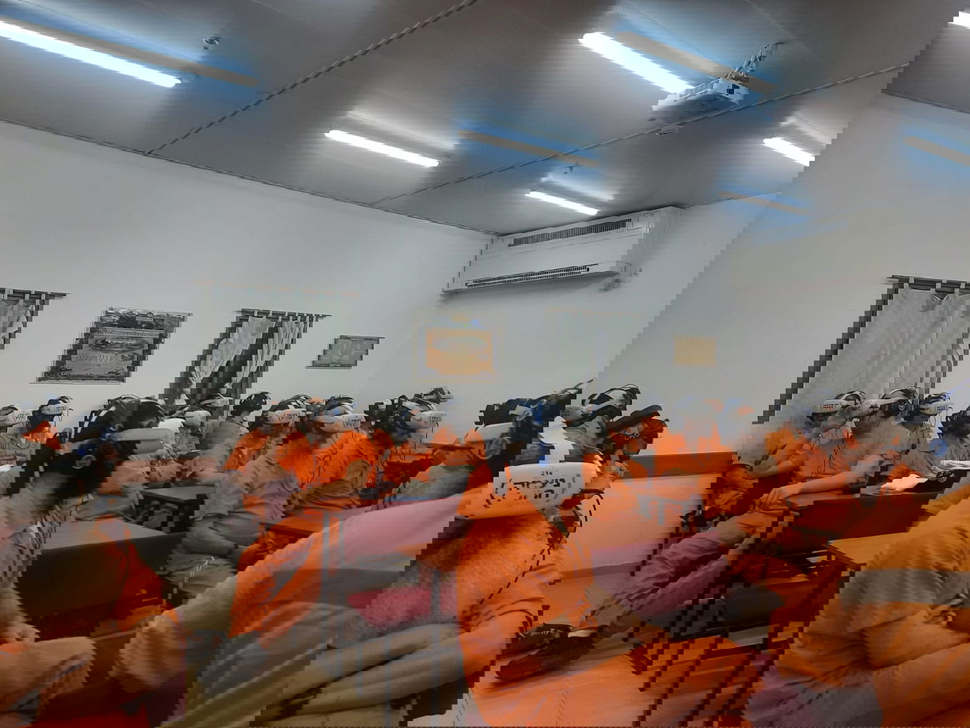 תיעוד: האסירים סיירו בפולין - מבין כותלי הכלא